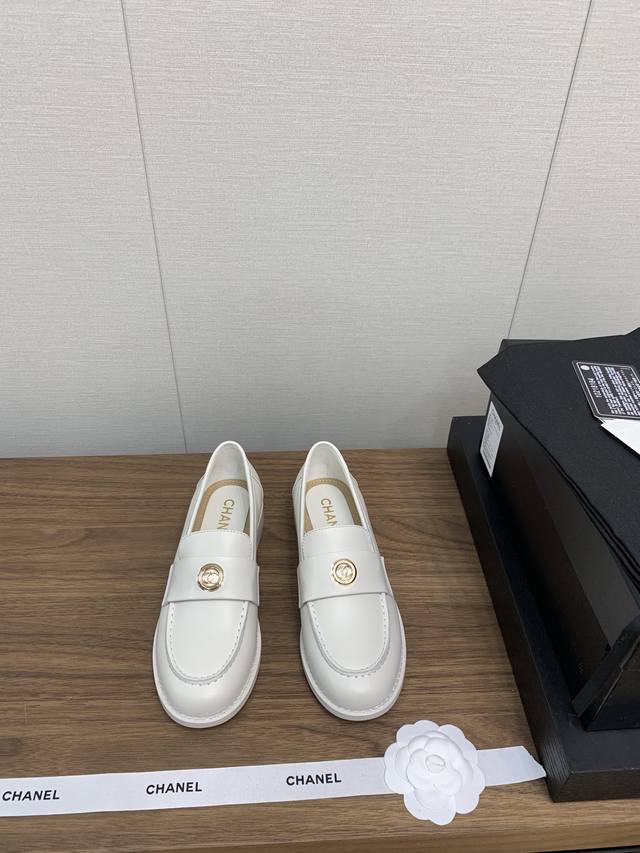 24B 早秋 乐福鞋 厚底单鞋 正品级 本版！！独家对版版本 顶级版 秋冬乐福鞋 小有独香的元小素红书网红博推主荐穿款上无敌腿显细～原版高品质开模立体饰扣 列系